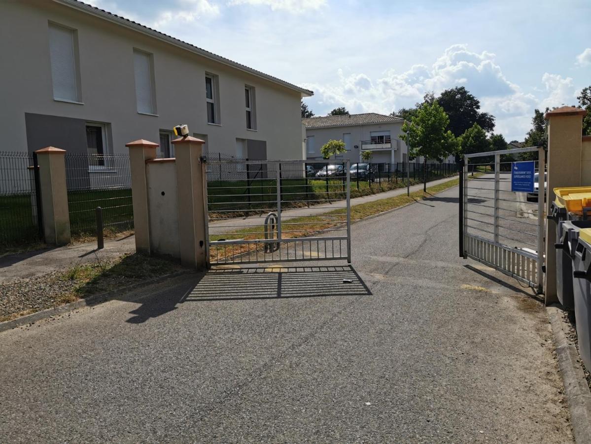 Studio Calme Avec Parking Saint-Pierre-du-Mont  Екстериор снимка
